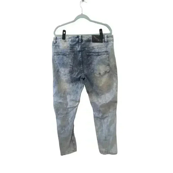 Traffic Distressed Jeans Size 38X32 - Picture 5 of 6